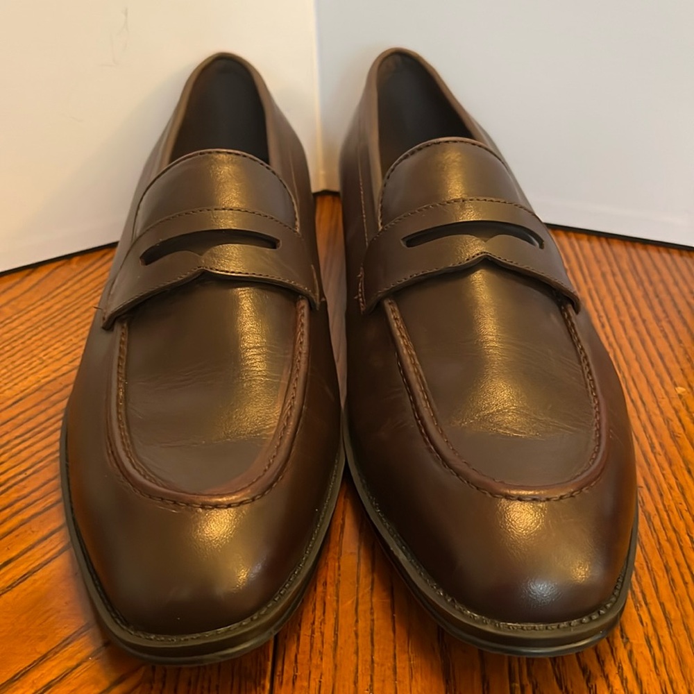 MENS DARK BROWN SLIP ON LOAFERS BY EXPRESS. NWOT. SIZE 9.